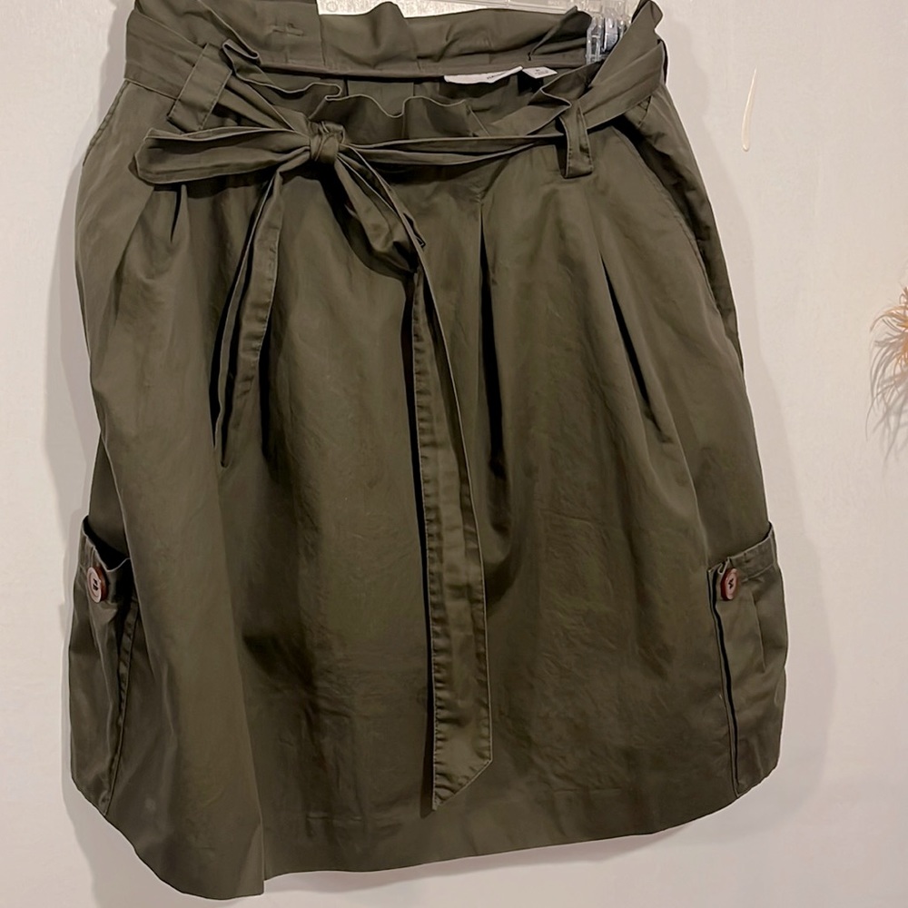 Flirty Halogen Skirt olive green size M